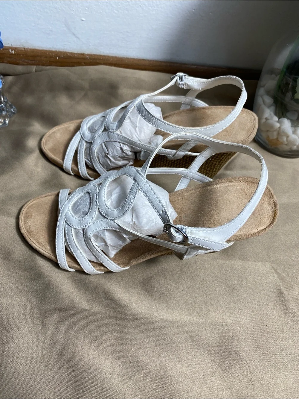 Kelly & Katie white strappy wedge sandals Size 7.5
